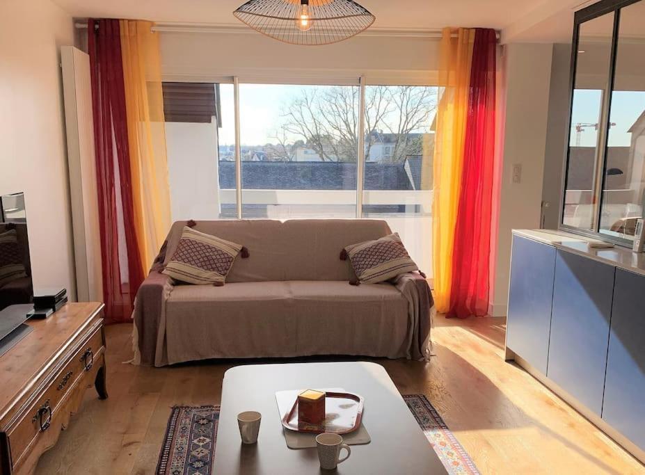 Le 828 : Appartement En Plein Centre De Ванн Экстерьер фото